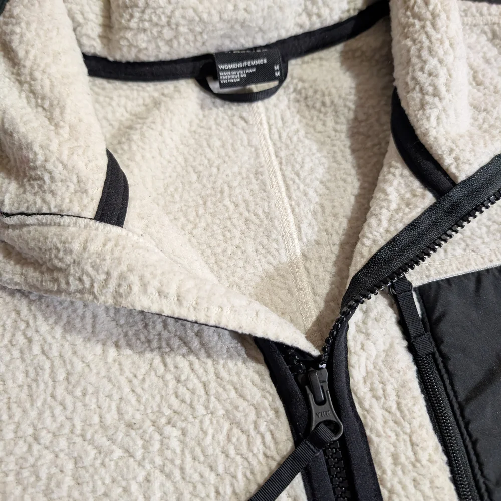 Sold on another app - Picture 3 of 4